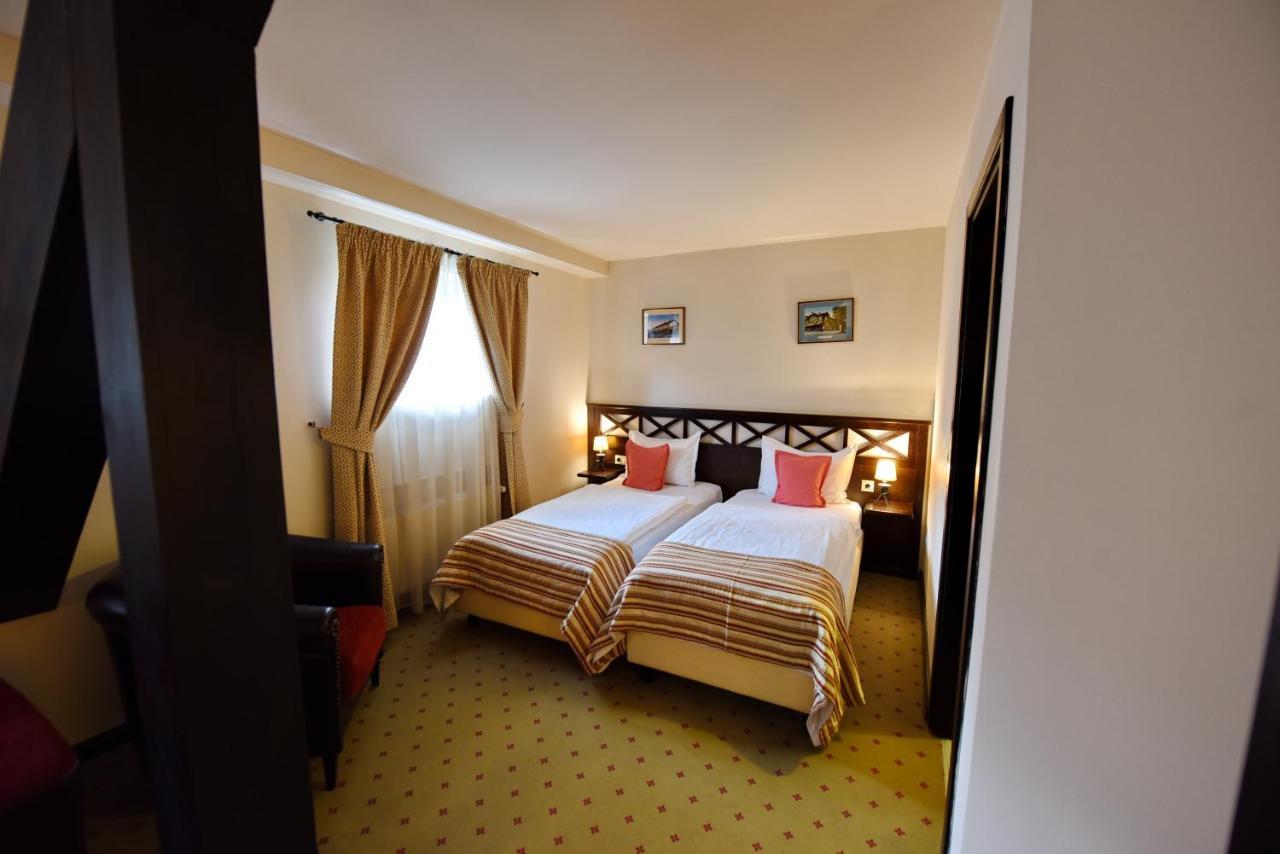 Hotel Gradina Morii Сигету-Мармацией Экстерьер фото